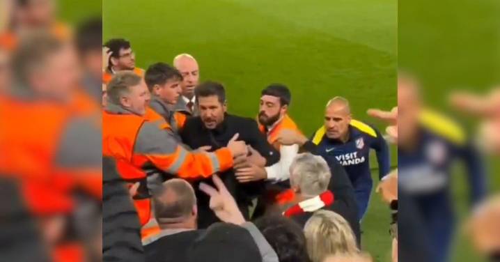 Vídeo | Así fue el enganchón de Simeone con un aficionado en Anfield: escupitajo, gritos y sanción