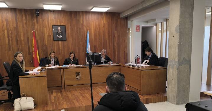 Tres años de cárcel para el hombre que lanzó 100 gramos de cocaína a dos policías en un hotel de Vigo