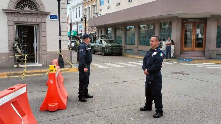 Montan operativo de seguridad en la Plaza Principal de Parral por festejos patrios