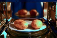 Truco revelado: cocina papas perfectas en 5 minutos con el microondas