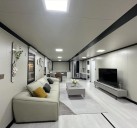 La casa prefabricada de Amazon en menos de 10 mil dólares con dos dormitorios, baño completo con toques en mármol y armada en hierro