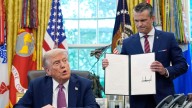 Trump firma decreto para renombrar el Departamento de Defensa como Departamento de Guerra