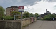 Cops hunt thugs who robbed teen and threatened to stab him at Glasgow train station