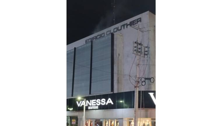 Se incendia edificio Clouthier, en Culiacán