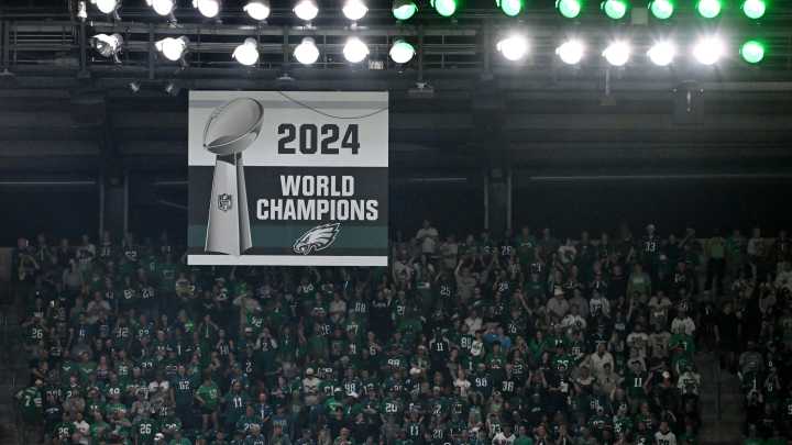Philadelphia Eagles unveil Super Bowl championship banner vs Cowboys
