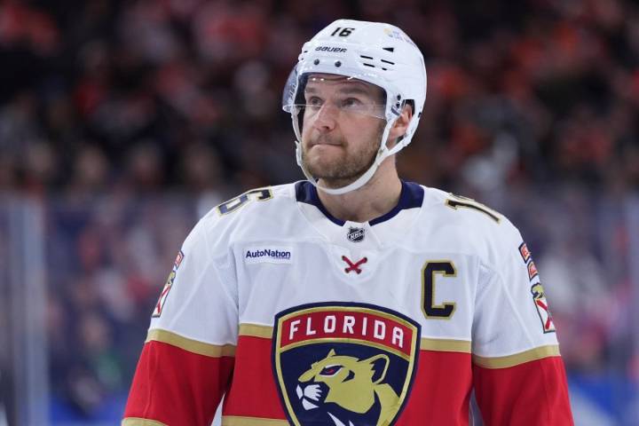 Florida's Aleksander Barkov has surgery, could miss entire season with knee injury