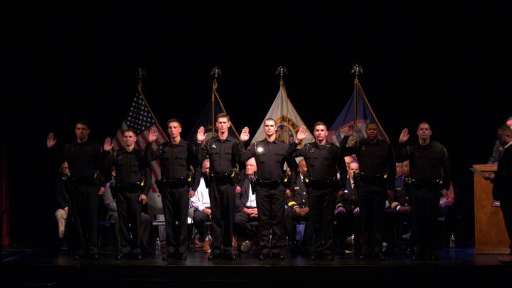 Bowling Green Police Department welcomes in eight new police officers