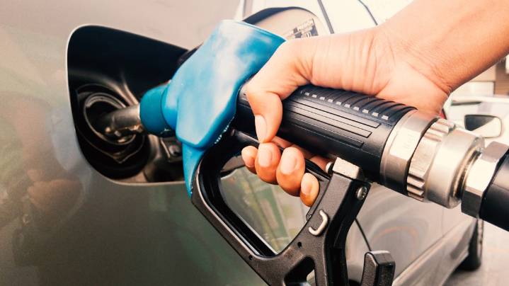 Gas prices continue to drop in Michigan, AAA says