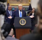 Donald Trump “Corre el rumor, y no sé si es cierto, de que en Cuba no tienen acetaminofen porque no tienen dinero para comprarlo
