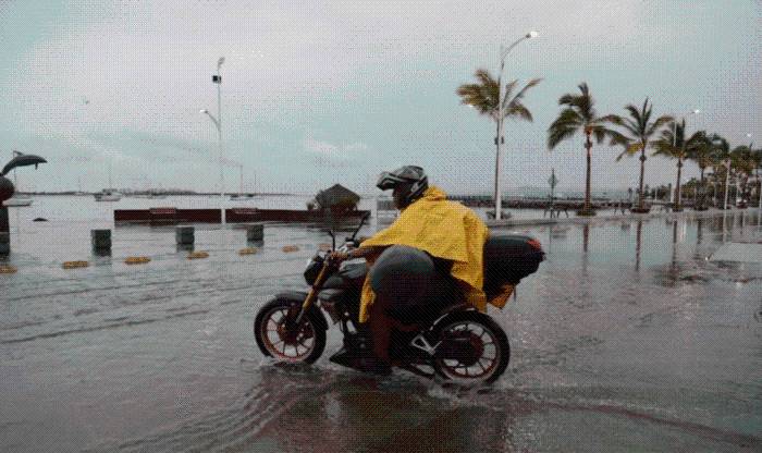 Huracán Lorena se intensifica frente a costas de BCS