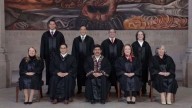 ¿Siempre sí usarán la toga? Posan nuevos ministros tras ceremonia de 'purificación'