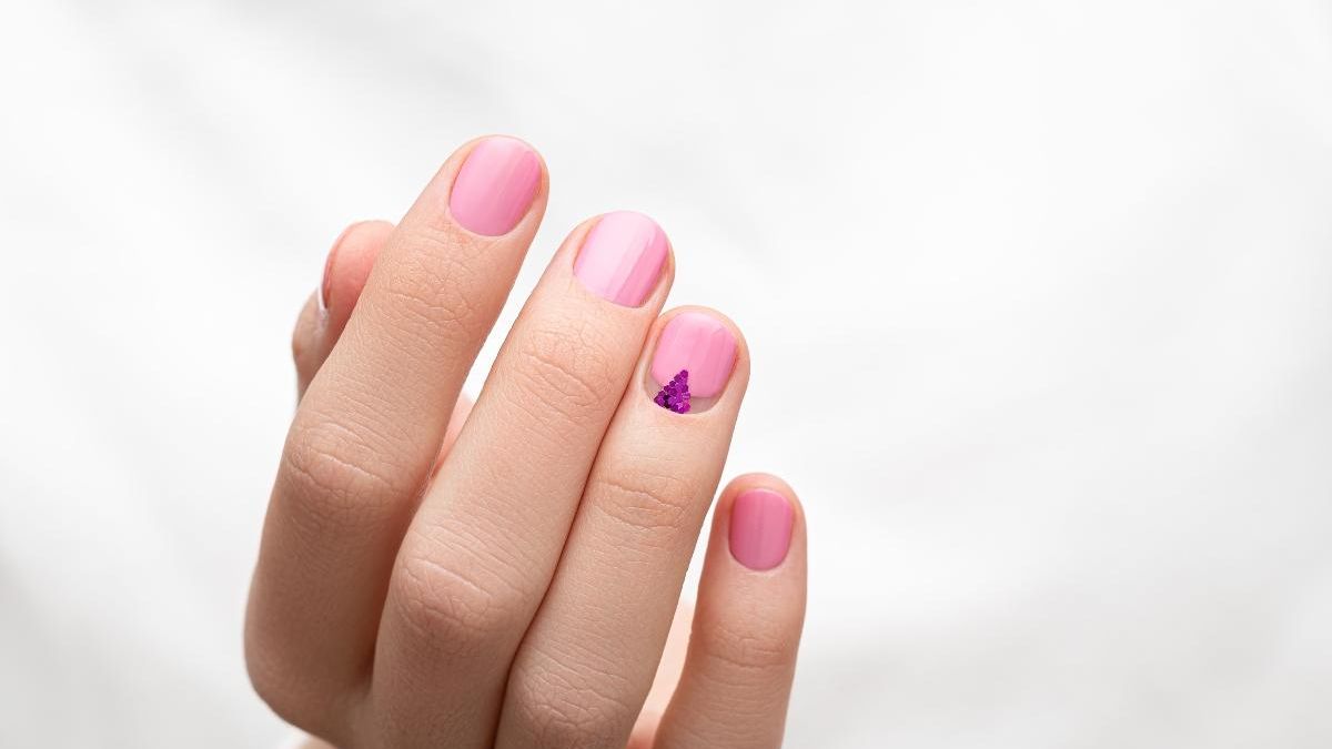 ¿Te haces uñas semipermanentes? Estas son 7 lesiones ungueales que pueden provocarte