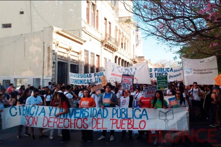 Convocan a marcha y vigilia en Paraná por financiamiento y salarios universitarios