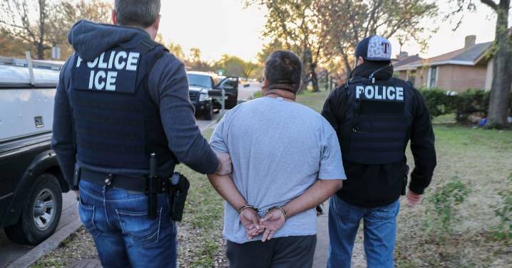 Agitador anti-ICE de Chicago enfrenta cargos federales tras amenazar con matar a un agente