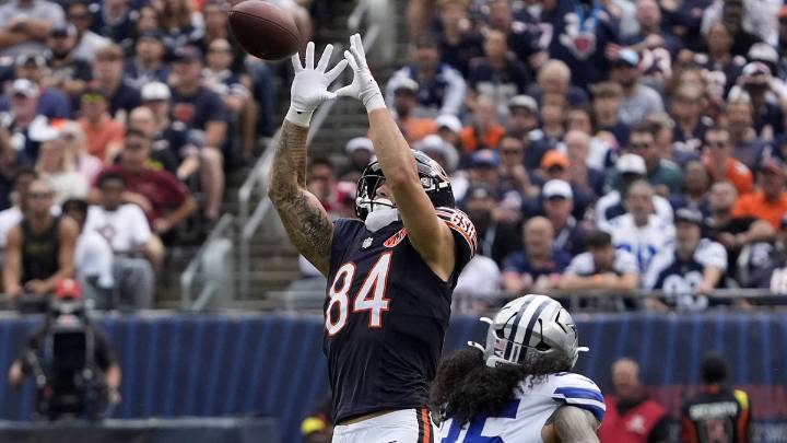 Colston Loveland goes down with hip injury during Cowboys clash