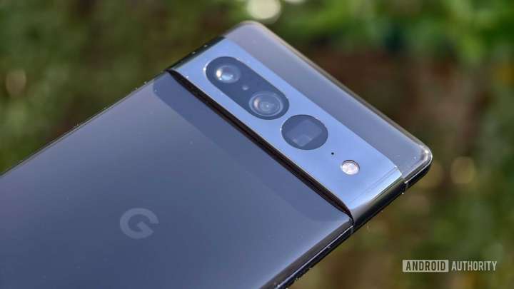 Pixel 7 and Pixel 7 Pro users are now facing scary battery swelling problems