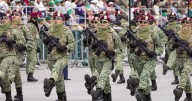 Lucen mujeres y poderoso despliegue castrense