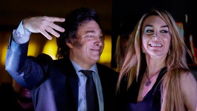 Javier Milei suspendió su viaje a Las Vegas y viaja solo a Los Ángeles tras el escándalo por los audios
