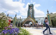 Hombre muere tras montar montaña rusa en nuevo parque Epic Universe de Florida