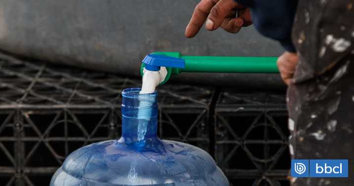 SSIS y megacorte de agua en seis comunas de la RM: "Junten agua con prudencia, pero lo suficiente"
