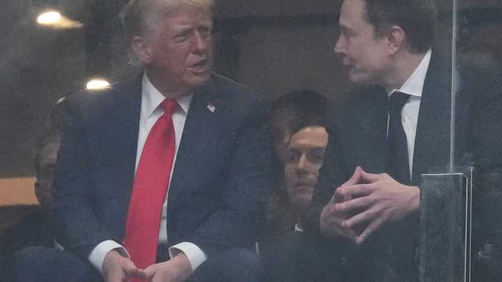 Donald Trump y Elon Musk se reencuentran y se dan la mano en el funeral de Charlie Kirk