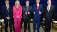 Trump respalda personalmente a un Milei en apuros y apuesta por su reelección