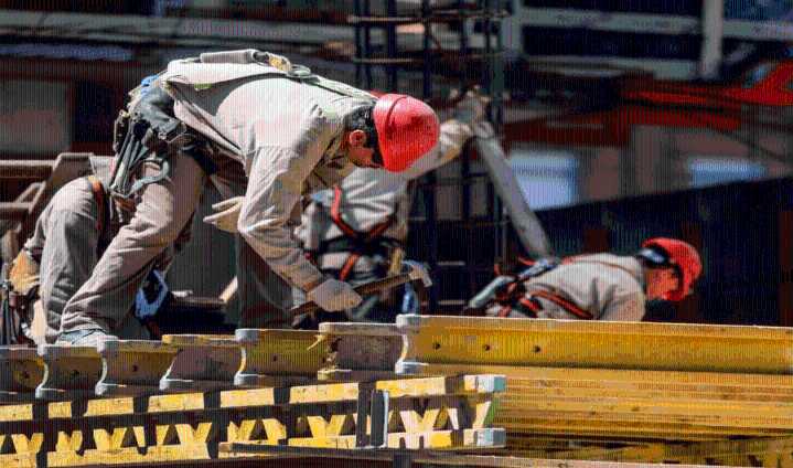El empleo cayó en julio y la tasa de despidos alcanzó el valor más...