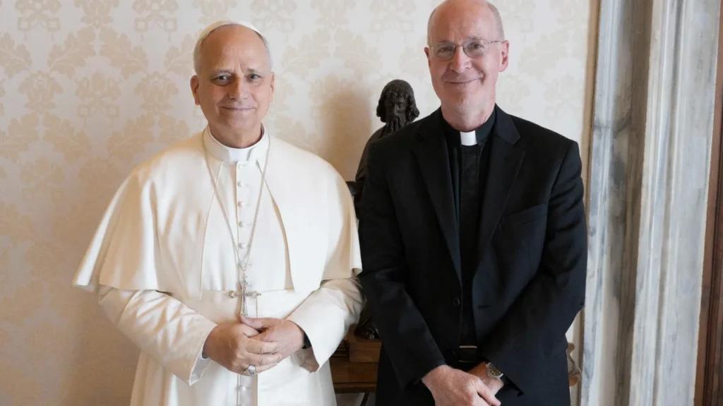 El papa recibe a uno de los principales defensores de los católicos LGBTQ+