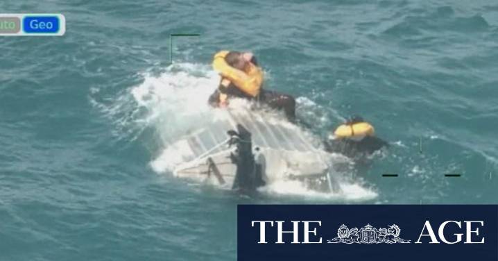 Boaties praised for their actions after tinny capsizes off WA coast