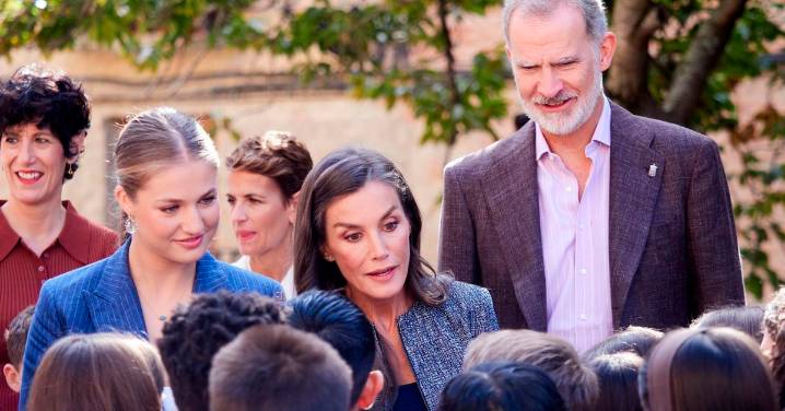 La Princesa de Asturias, recibida por escolares en su segundo día en Navarra