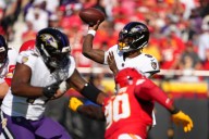 Ravens QB Lamar Jackson exits vs. Chiefs with hamstring injury