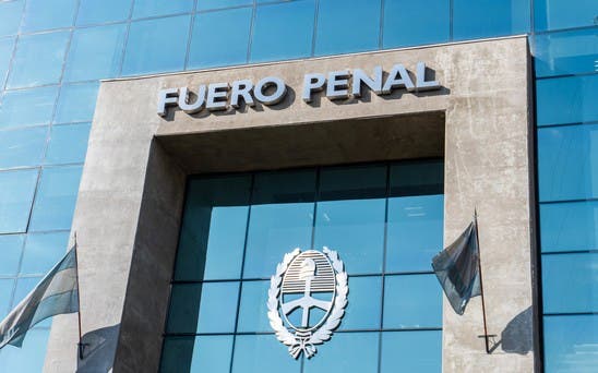 Procesan a un abogado tucumano acusado de agredir a su pareja