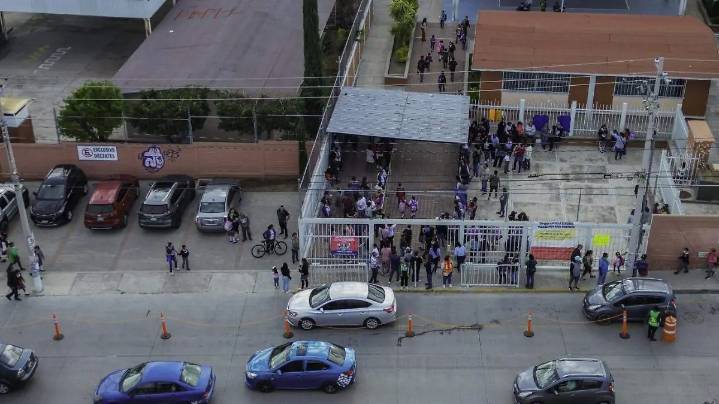 Alumnos regresan contentos a las aulas en San Juan del Río
