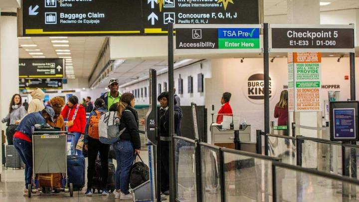 Woman ran off with another woman’s kid at Florida airport, cops say