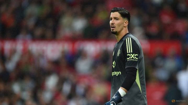 United goalkeeper Bayindir retains spot for Manchester derby