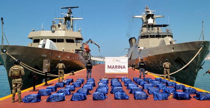 Marina asegura tonelada y media de cocaína frente a costa de Guerrero
