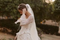 La novia clásica cuyo tejido del vestido parecía un cuadro inglés