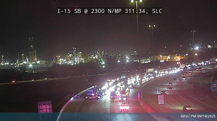 1 killed after hitting debris on I-15; all southbound lanes closed in north Salt Lake City