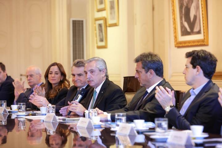 De la foto de la fiesta en Olivos y la inflación desbocada: Fuerza Patria vuelve con los que ya fracasaron