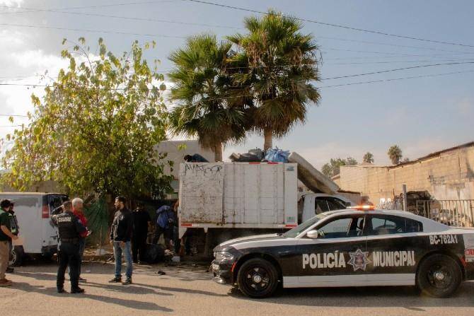 Retiran basura de predio en la Colonia Maestros