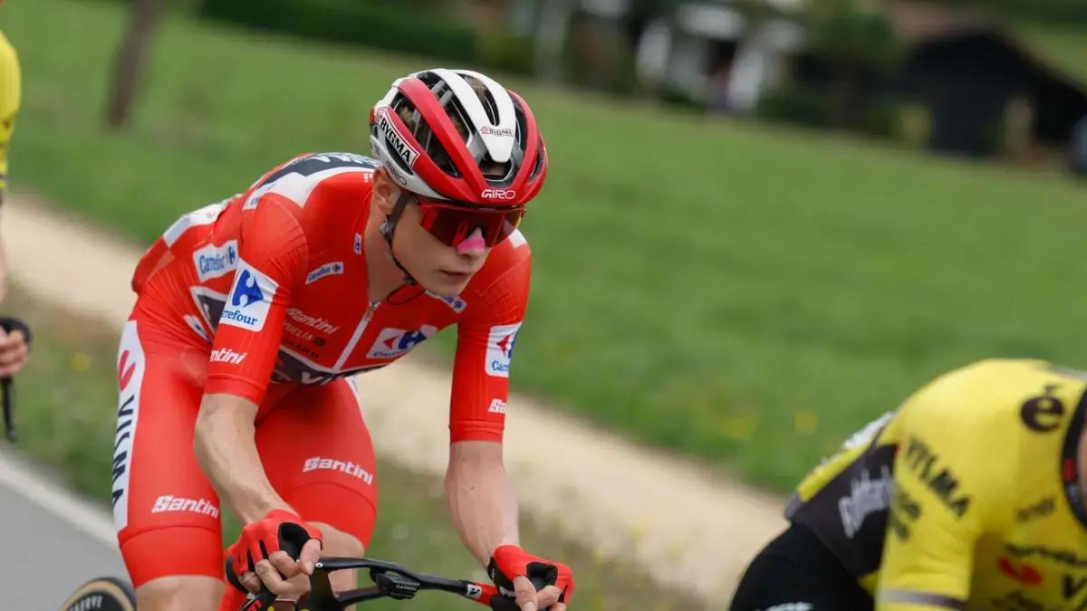 Vuelta a España 2025: así quedaron los colombianos en la clasificación tras la etapa 13 con final en L’Angliru