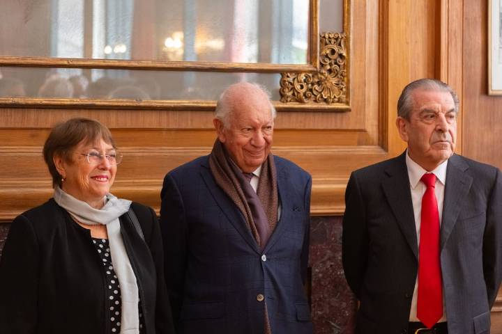 ¿Cuánto dinero reciben los expresidentes en Chile gracias a la dieta? Estos montos ganan Bachelet, Lagos y Frei en 2025