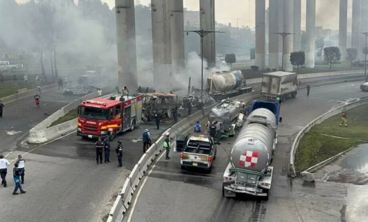 Explosión de pipa en Iztapalapa deja 57 heridos y 18 vehículos afectados: Brugada.