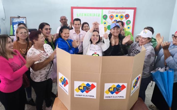 Con el mismo entusiasmo de siempre Lizeta cumplió su cita electoral