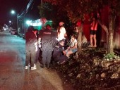 Bache ocasiona que una mujer derrape en su motocicleta en calles de Motul