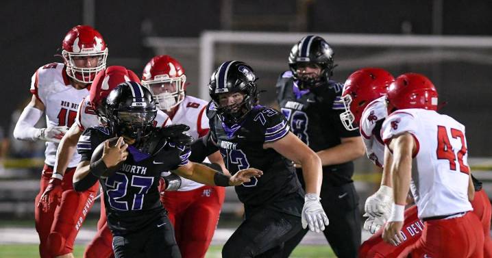 Downers Grove North, on Kevin Jay’s late TD to Will Vala, edges Hinsdale Central