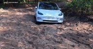 Brooksville residents frustrated as sandy road leaves vehicles stuck