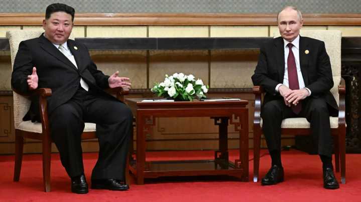 Los presidentes de Rusia Vladimir Putin se reúne con el de Cores del Norte Kim Jong
