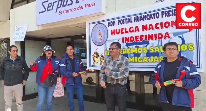 Trabajadores de Serpost inician huelga indefinida y protestan en Huancayo