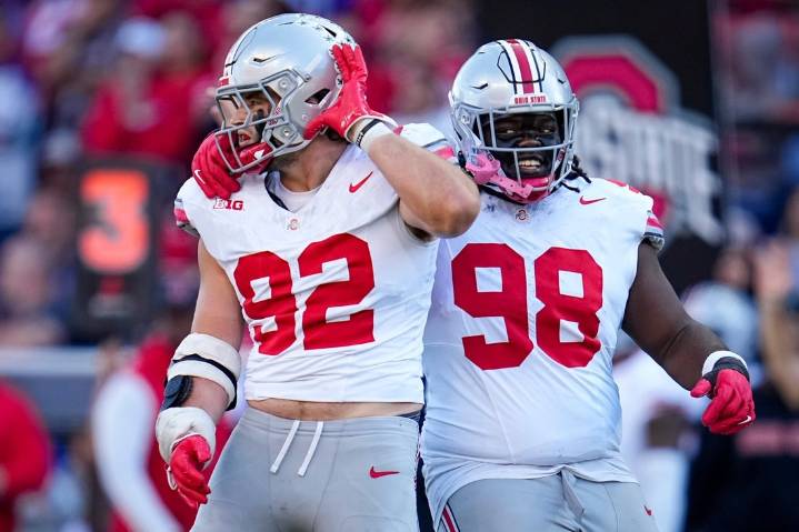 Deadspin | Minnesota searches for cracks in No. 1 Ohio State's rock-solid defense